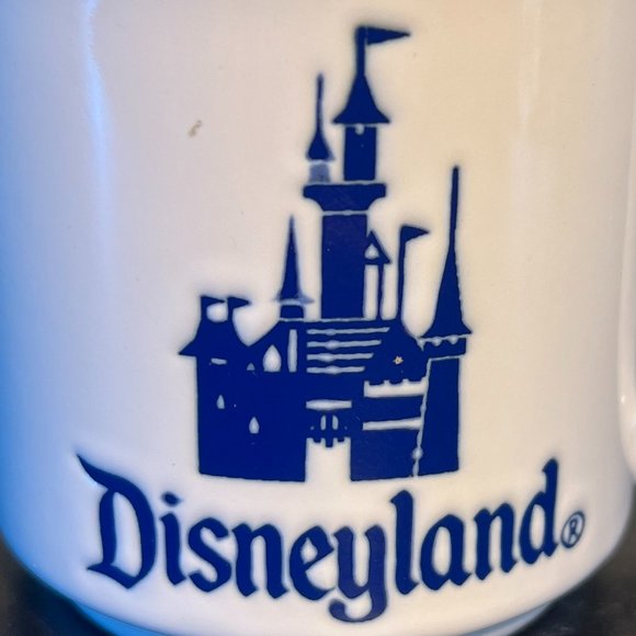Vintage Disneyland Cinderella's Castle Mug ~ Marked WALT DISNEY PRODS JAPAN - Picture 2 of 5